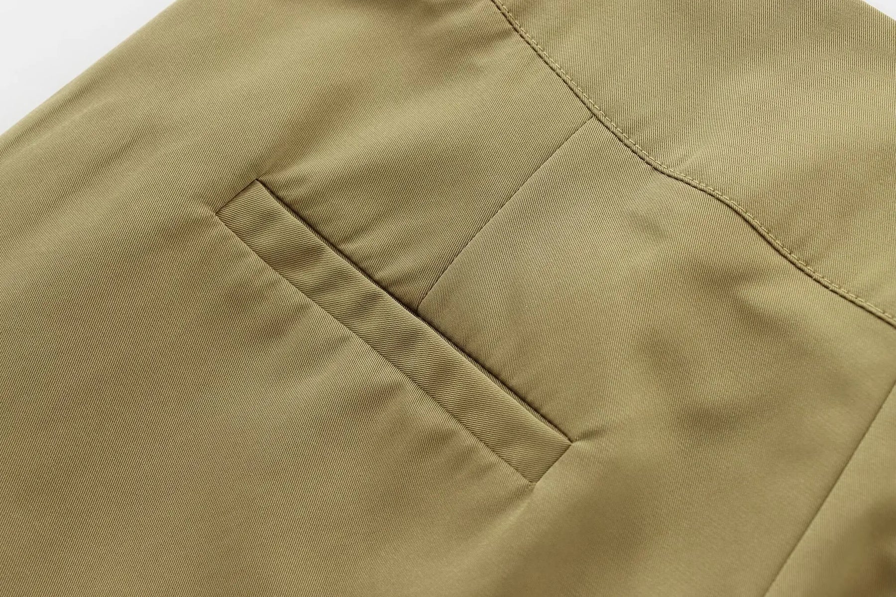 Conjunto Feminino Elegante com Casaco de Bolsos e Calça de Alfaiataria