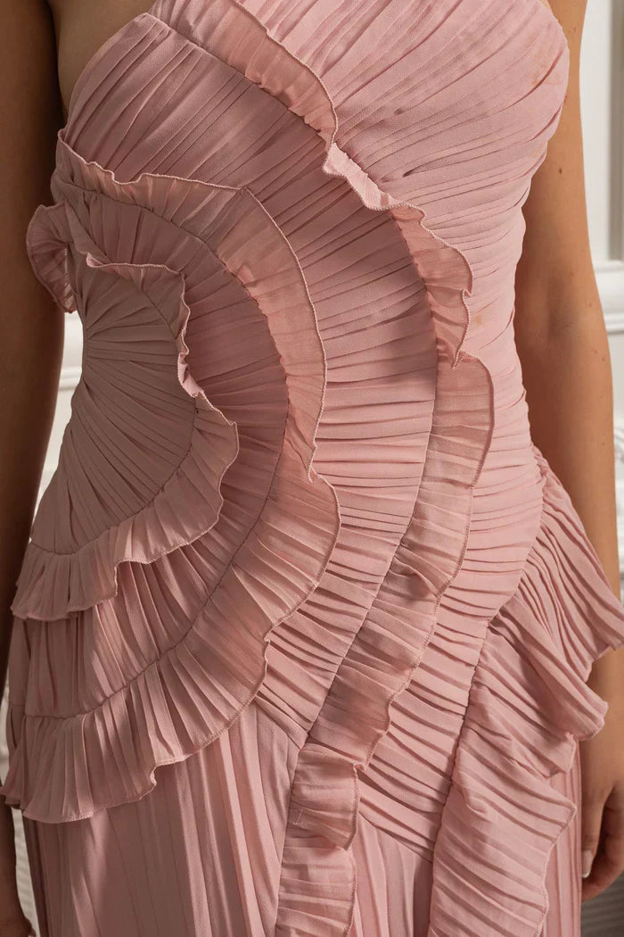 Vestido Sexy Assimétrico e Decote nas Costas