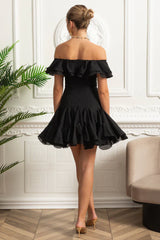 Vestido Ombro a Ombro – Mini Branco com Detalhe de Babados