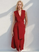 Vestido Minimalista Colar Entalhados - Cintura Alta e Sem Mangas