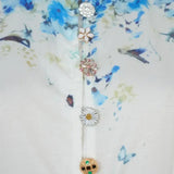 Vestido Azul Floral com Gola Alta e Cintura Império – Elegância Atemporal