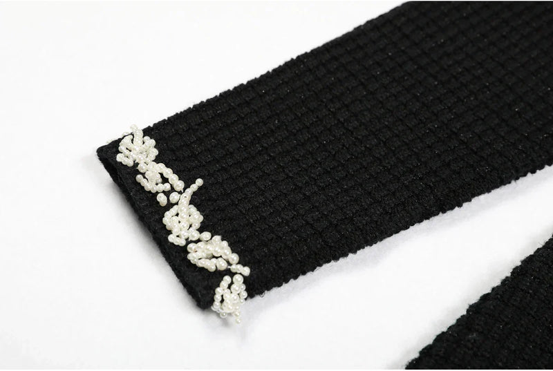 Vestido Bicolor – Decote V, Manga Longa, Slim Fit com Bolsos Bordados