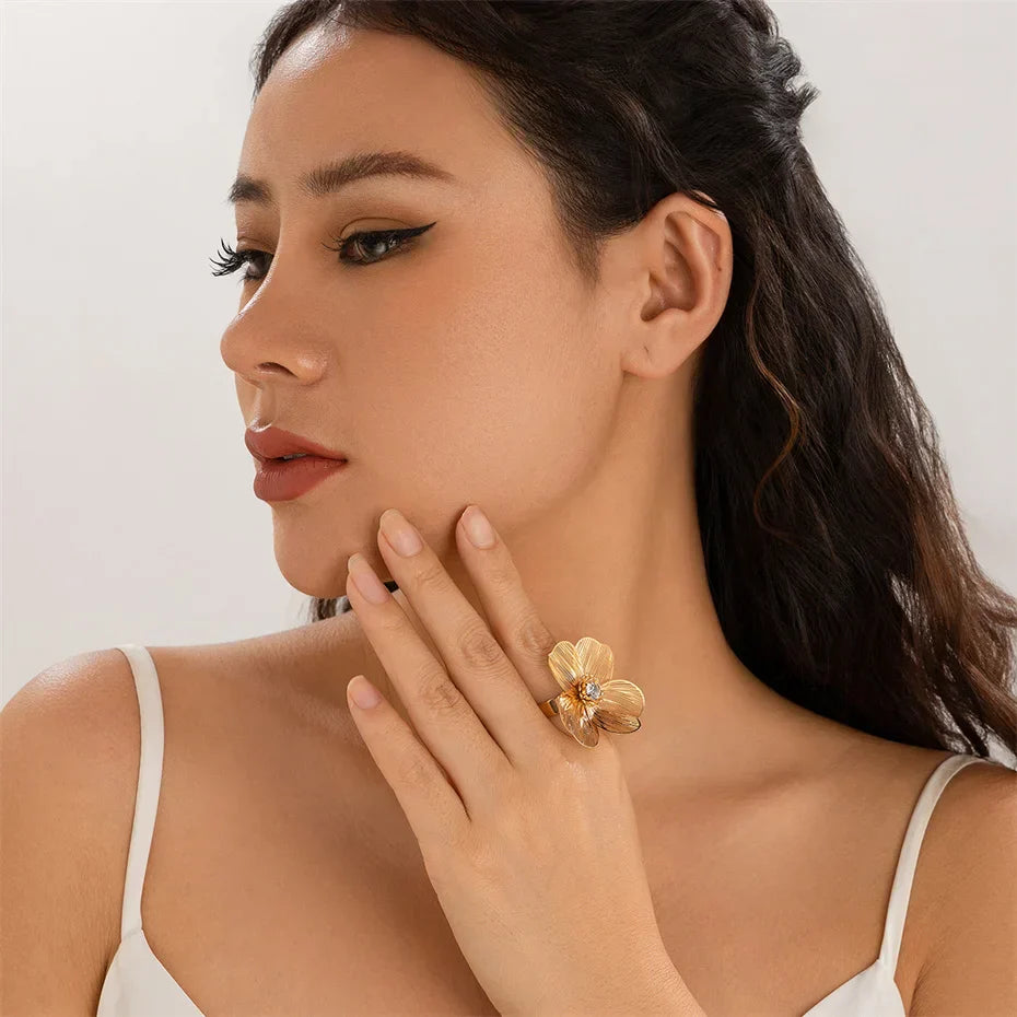 Anel Elegante de Folha de Ginkgo e Flor - Anel Retro Dourado para Dedos