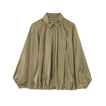 Jaqueta Bomber em Cetim Leve – Zíper Frontal e Detalhe Plissado, Casual e Elegante
