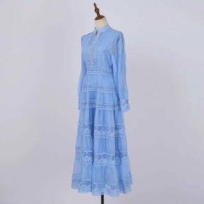 Vestido Longo com Bordado em Renda – Elegância Modesta
