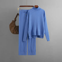 Conjunto Tricô Grosso com Blusa Gola Alta e Calça de Cintura Alta