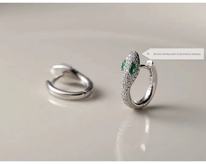 Brincos 925 Prata – Olhos de Serpente Verde, Luxo Leve e Elegante, Versáteis