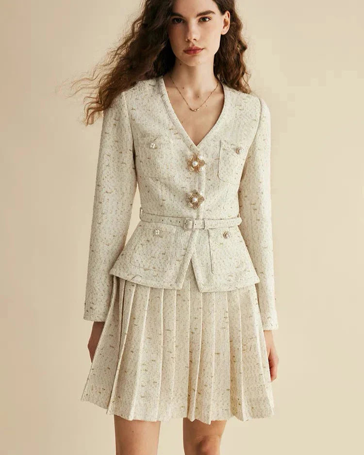 Conjunto de Tweed com Pedrarias – Blazer com Decote V e Saia Plissada de Cintura Alta
