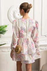 Vestido Curto Estampado – Decote V, Manga Bufante Lanterna e Saia em Camadas Estilo Cake, Cintura Império