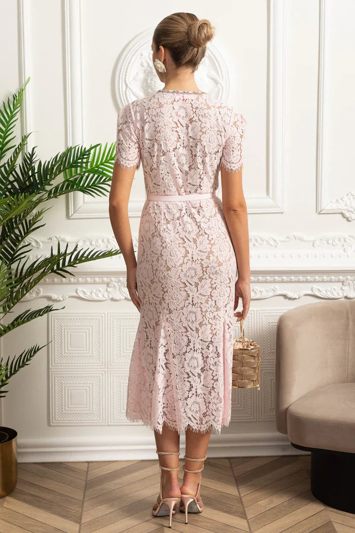 Vestido Longo de Renda Estilo Sereia – Elegância e Sofisticação em Cada Detalhe