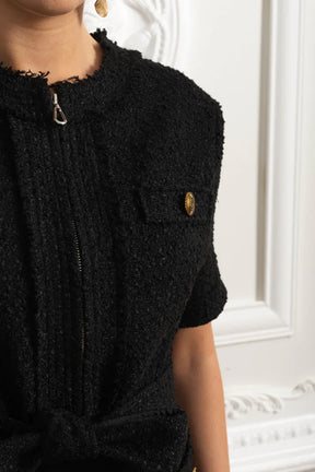 Vestido Vintage em Tweed – Elegância, Gola Redonda, Modelagem Slim e Fechamento com Zíper