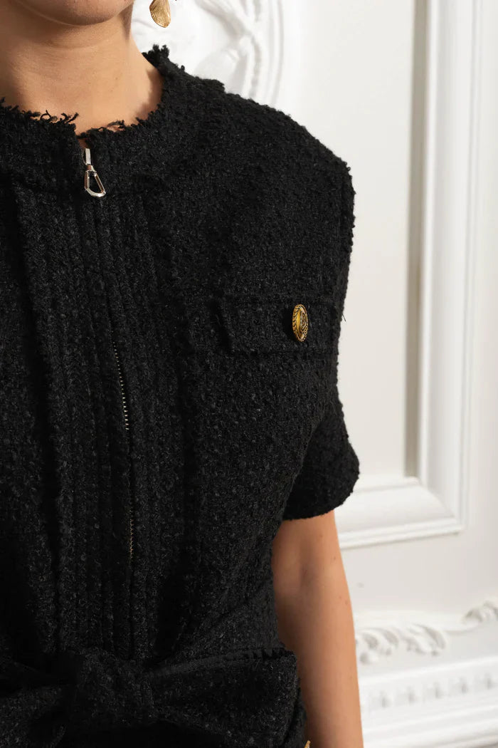 Vestido Vintage em Tweed – Elegância, Gola Redonda, Modelagem Slim e Fechamento com Zíper