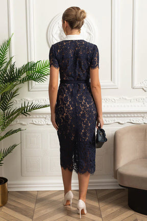 Vestido de Renda Luxo – Bordado Elegante, Botões Metalizados, Manga Curta
