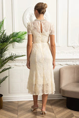 Vestido Longo – Luxo, Bordado em Renda, Detalhes com Diamantes e Cristais, Manga Curta Transparente, Modelo Midi