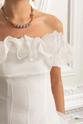 Vestido Ombro a Ombro – Mini Branco com Detalhe de Babados
