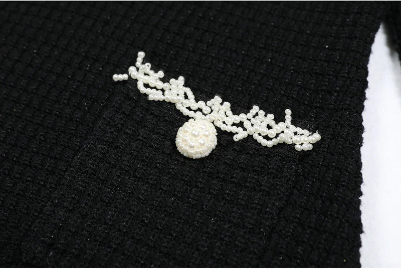 Vestido Bicolor – Decote V, Manga Longa, Slim Fit com Bolsos Bordados