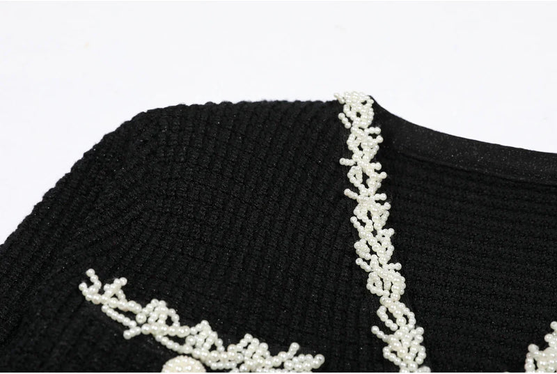 Vestido Bicolor – Decote V, Manga Longa, Slim Fit com Bolsos Bordados