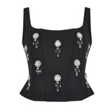 Conjunto Elegante de Top Halter com Flor de Strass e Saia de Cintura Alta