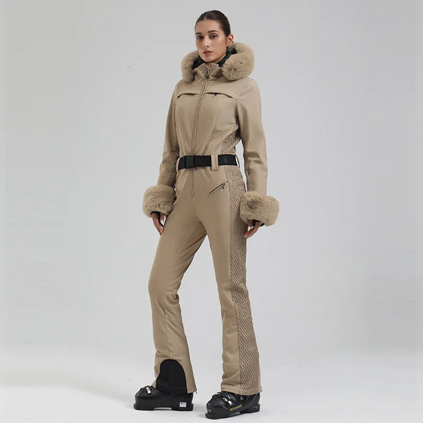 Macacão de Esqui Feminino GSOU SNOW – One Piece Slim, Impermeável, À Prova de Vento, Forrado e com Capuz de Pele