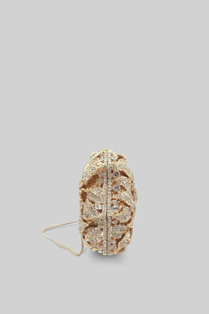 Bolsa clutch com enfeite de cristal